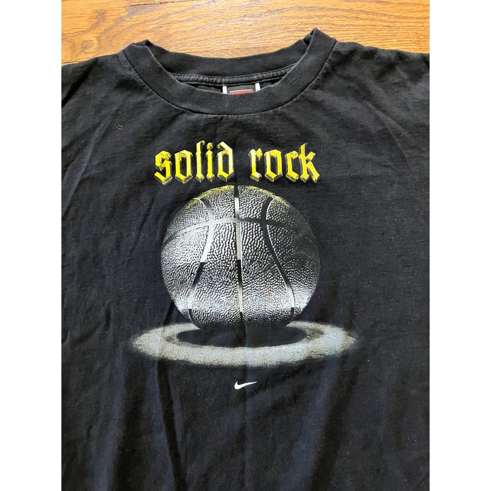 Vintage Nike Team Solid Rock Basketball Graphic T-Shirt Black Mens Large